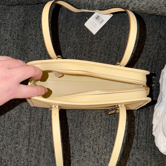 Coach Swing Zip Bag Full Size in Brass/Moonlight Glovetanned Leather NWT - Picture 5 of 16